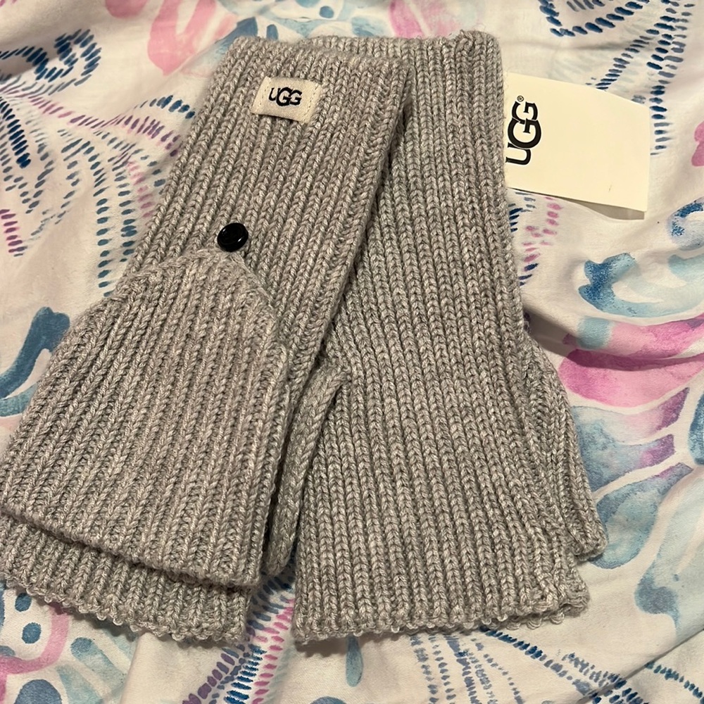 Super soft and comfy Ugh Gloves